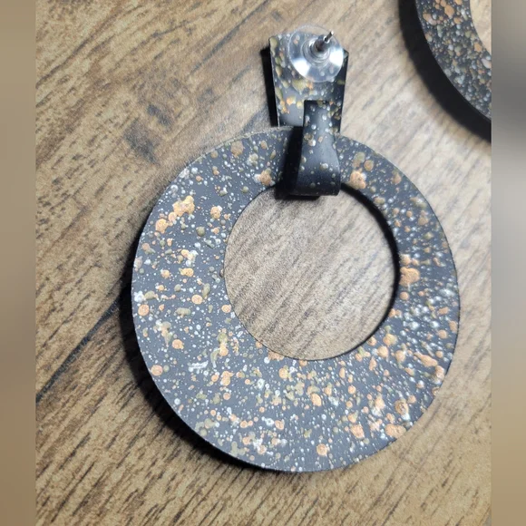 vintage 80s painted metal earrings - Picture 4 of 4